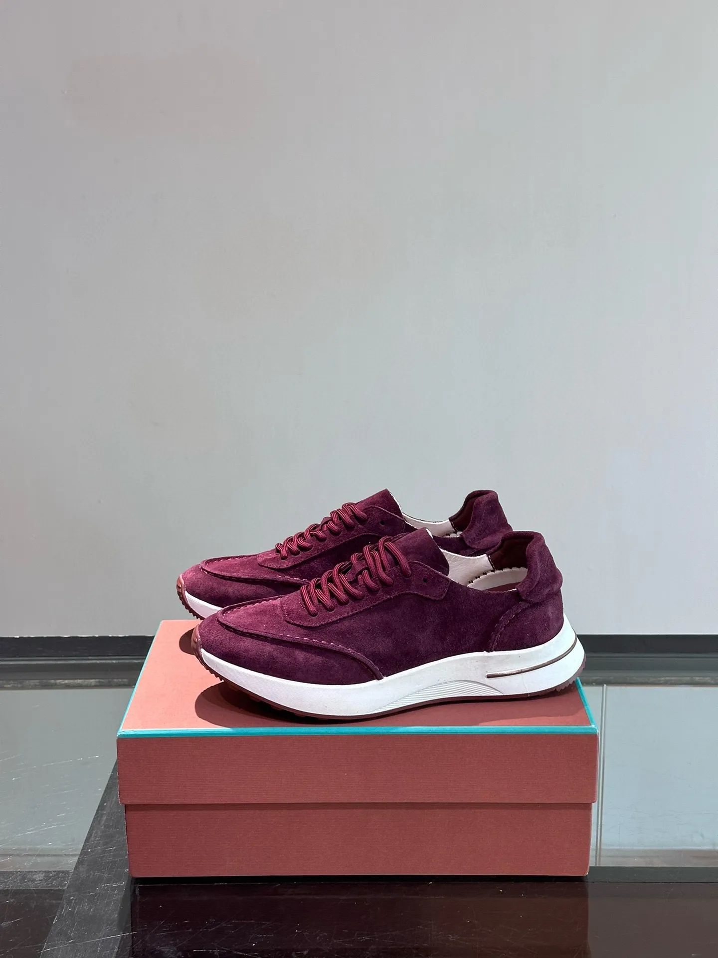 Factory price: 540💰Loro men's shoes💰iana niche Loro classic jogging shoes, men's lace-up casual shoes and sneakers, high-quality lightweight and comfortable fabrics, suitable for outdoor leisure, the color scheme is young and energetic, and it looks great with sportswear or casual suits! Size: 39-46 (customized sizes of 45 and 46 are non-refundable)